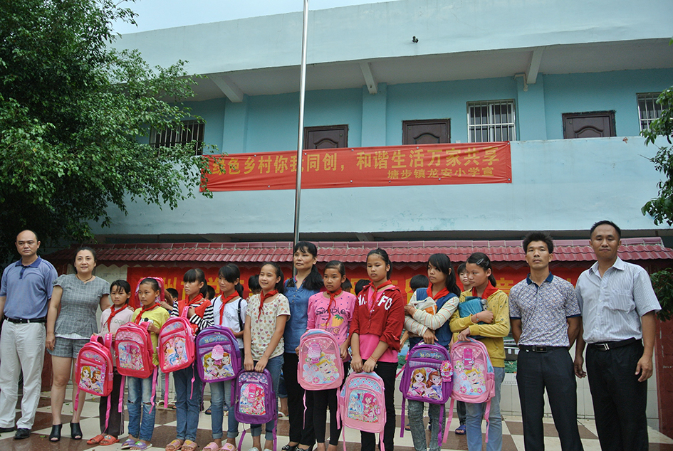 梧州市總工會在六一兒童節(jié)之際慰問困難職工子女和農民工子女