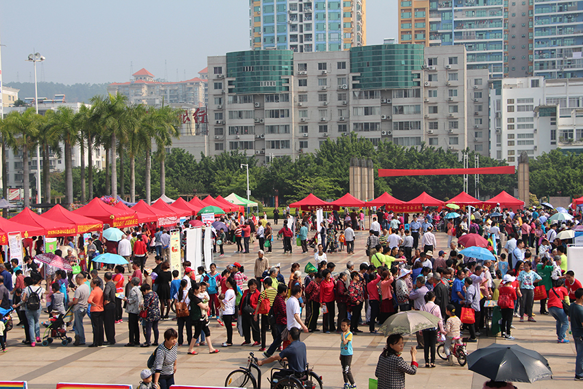 市總工會(huì)舉辦慶五一“中國夢，勞動(dòng)美”服務(wù)職工廣場活動(dòng)(圖文)