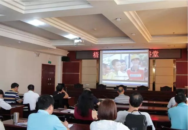 結(jié)合黨員活動(dòng)日開展創(chuàng)建“美好社區(qū)”活動(dòng)