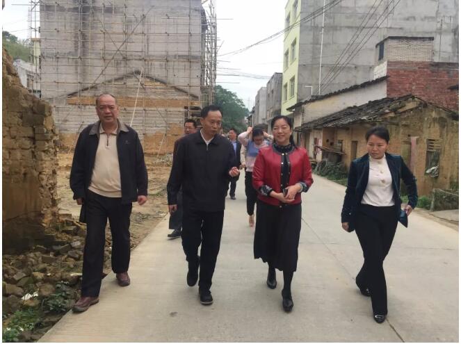 市總工會黨組書記、常務(wù)副主席梁耀忠到掛點幫扶村調(diào)研