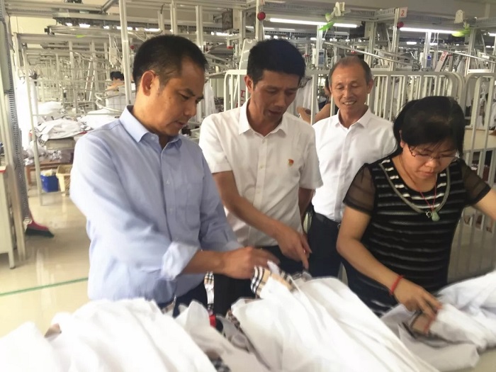 深入掛點(diǎn)幫扶村開(kāi)展扶貧調(diào)研