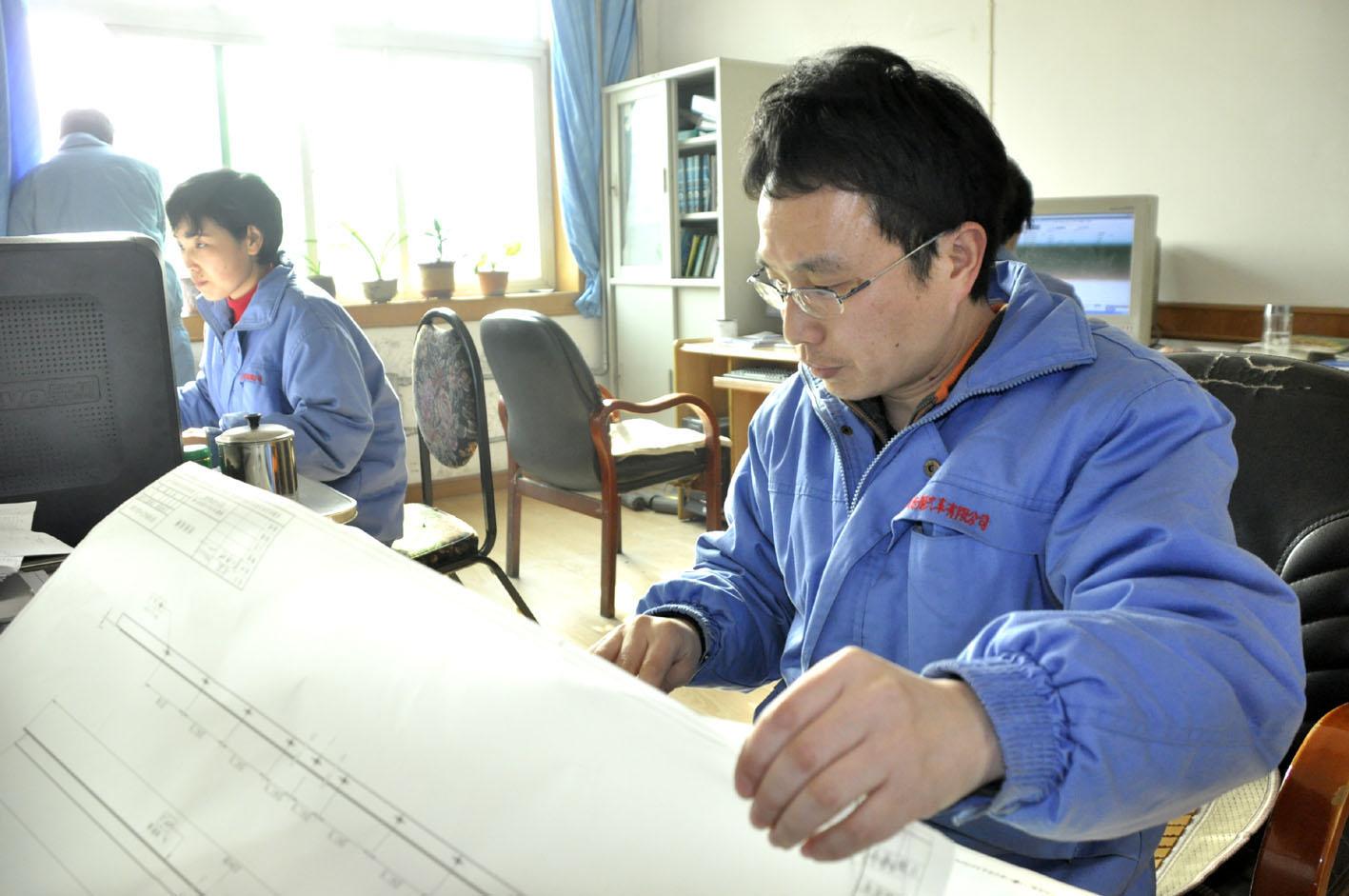 梧州職工：以勞模為榜樣，做好本職工作