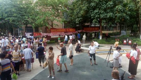 2021年9月17日市總工會(huì)聯(lián)合職工燈謎協(xié)會(huì)來(lái)到藍(lán)天港灣小區(qū)舉辦“我們的節(jié)日.中秋”燈謎展猜及詩(shī)詞協(xié)會(huì)進(jìn)機(jī)關(guān)、社區(qū)、家庭宣傳活動(dòng)4