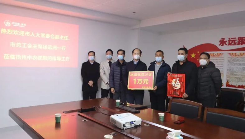 送“?！钡缴磉?！市總工會(huì)開(kāi)展“送溫暖”走訪慰問(wèn)活動(dòng)