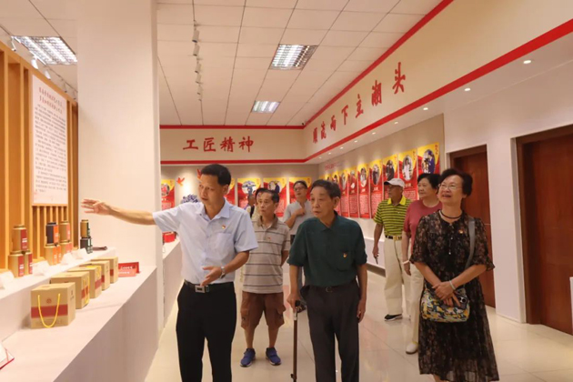 退休不褪色，丹心永向黨丨市總工會(huì)退休黨支部開展主題黨日活動(dòng)