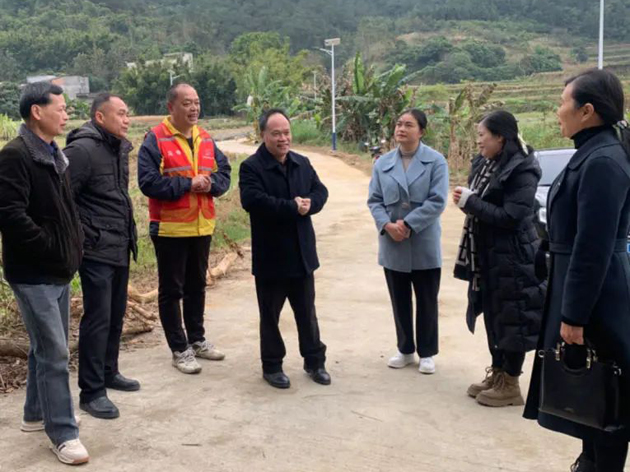謝善高率隊(duì)到岑溪市大隆鎮(zhèn)那蓬村調(diào)研鄉(xiāng)村振興工作