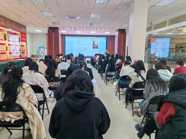 “花”樣過節(jié)，綻放巾幗芳華系列（七）丨市總工會舉辦主題詩歌講座感悟語言魅力