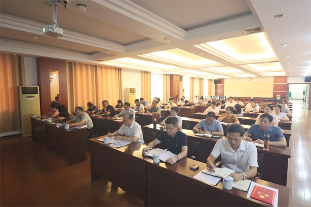 梧州市總工會(huì)召開深入貫徹中央八項(xiàng)規(guī)定精神學(xué)習(xí)教育專題輔導(dǎo)會(huì)