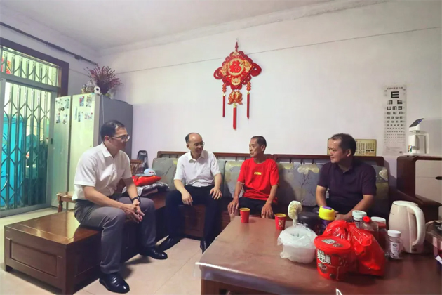 暖心慰問顯真情 薪火相傳續(xù)華章|梧州市總工會(huì)開展2025年