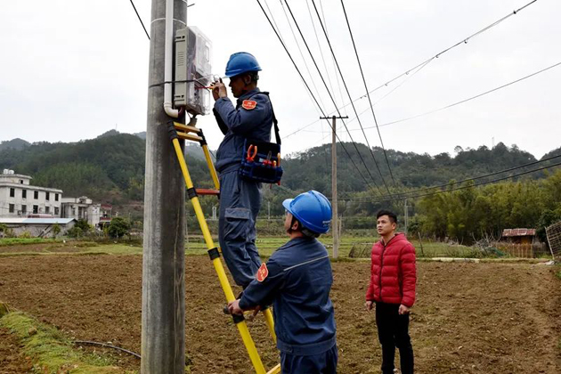 春耕正當(dāng)時 電工保電忙