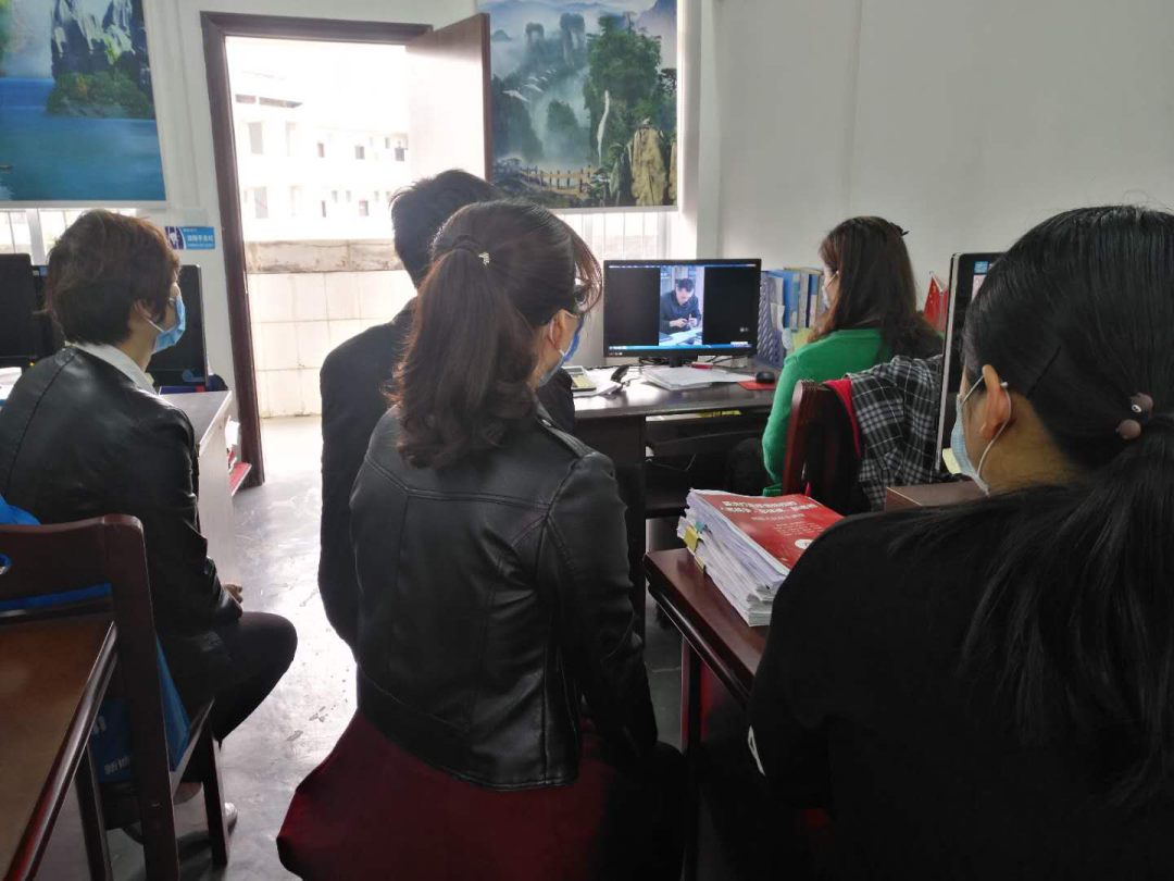 龍圩區(qū)總工會(huì)組織觀看國(guó)家安全教育日宣傳片