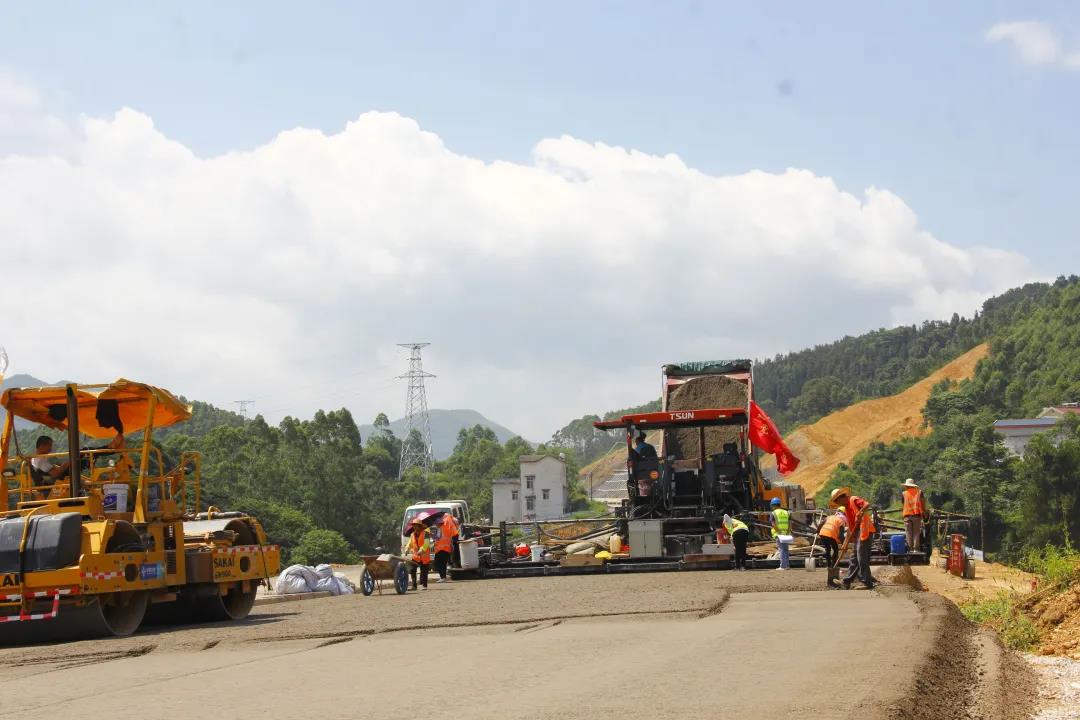 蒙山縣總工會模范引領加快荔玉高速公路蒙山段施工進度