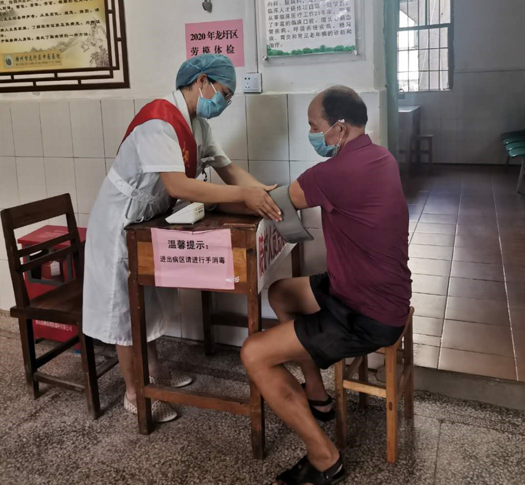 龍圩區(qū)總工會(huì)組織勞模開展免費(fèi)體檢活動(dòng)