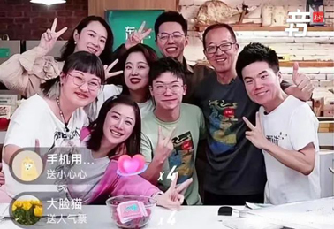 打工新鮮事丨一邊“上課”，一邊“賣大米”，被他的直播語錄圈粉了~