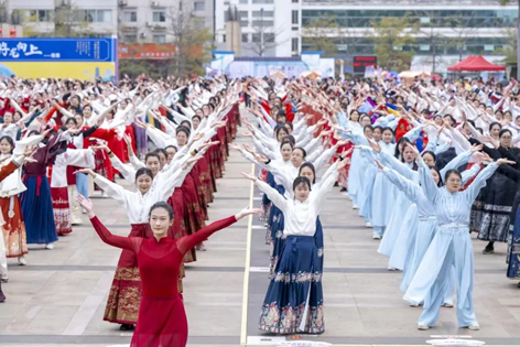 【跟黨奮進(jìn)新征程 巾幗建功新時代】梧州市第十二屆婦女國風(fēng)趣味體育運(yùn)動會暨“梧家巧姐姐”國潮集市，精彩綻放！