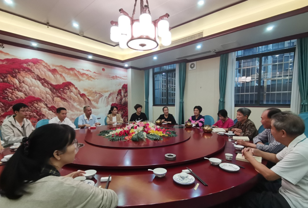 喜迎重陽(yáng)佳節(jié) 共話工會(huì)發(fā)展　龍圩區(qū)總工會(huì)召開(kāi)重陽(yáng)節(jié)茶話會(huì)