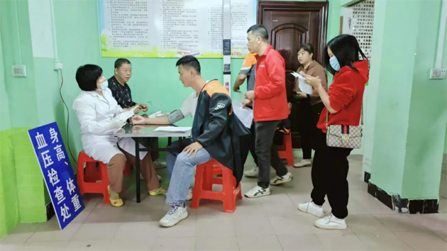 藤縣總工會(huì)為新就業(yè)形態(tài)勞動(dòng)者送上移動(dòng)體檢“大禮包”