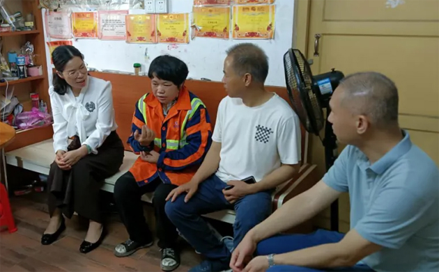 龍圩區(qū)總工會(huì)五一節(jié)前夕走訪慰問(wèn)困難職工 傳遞溫暖與關(guān)懷