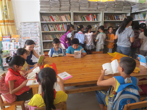 從５月下旬至６月中旬，藤縣金雞鎮(zhèn)婦聯(lián)、文化站等單位在今年“六一”前后聯(lián)合開展“每天半小時(shí)，書相伴成長”活動(dòng)，發(fā)動(dòng)巾幗志愿